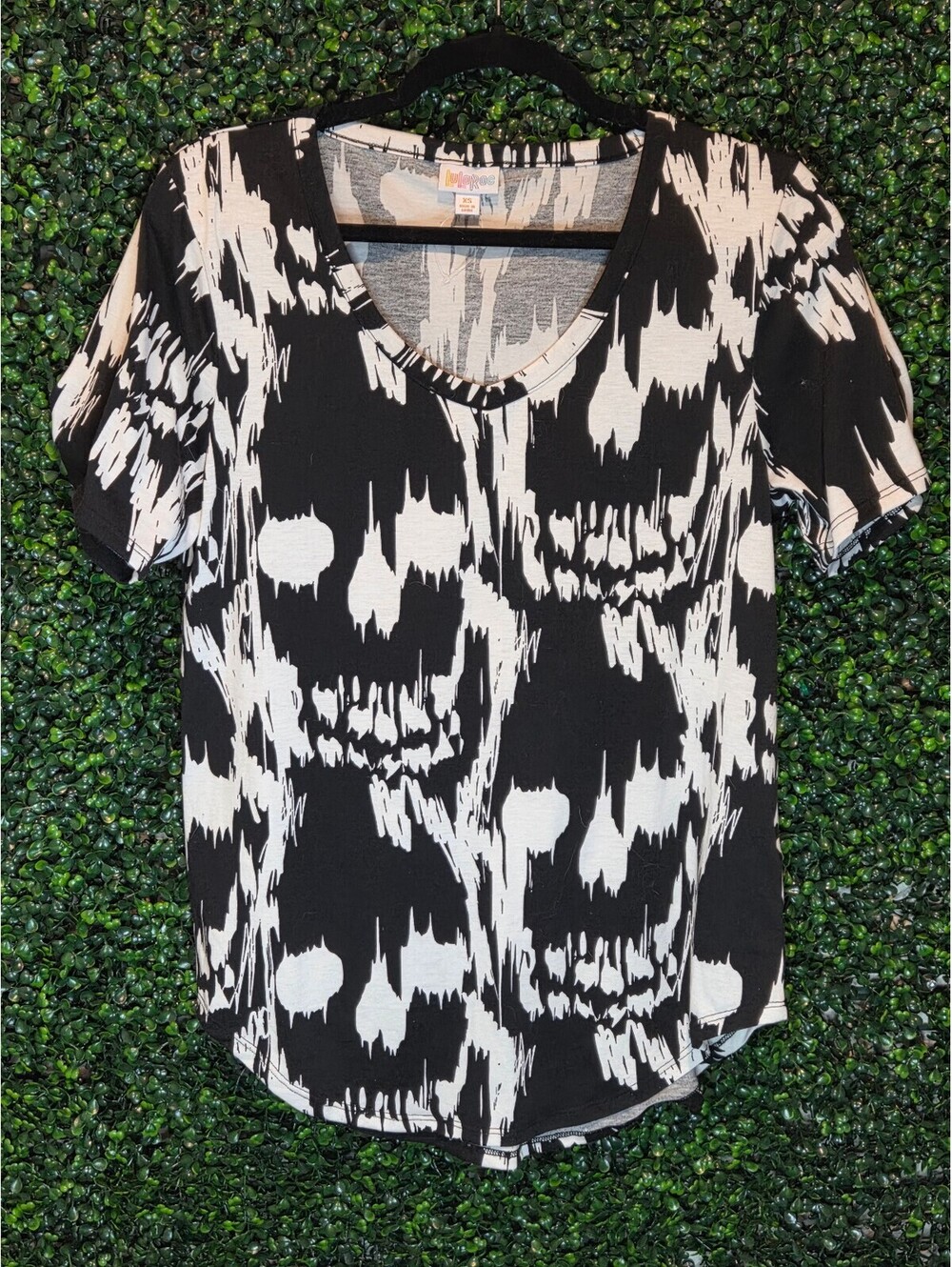 LuLaRoe Black and White Skull Print Short Sleeve Top, M